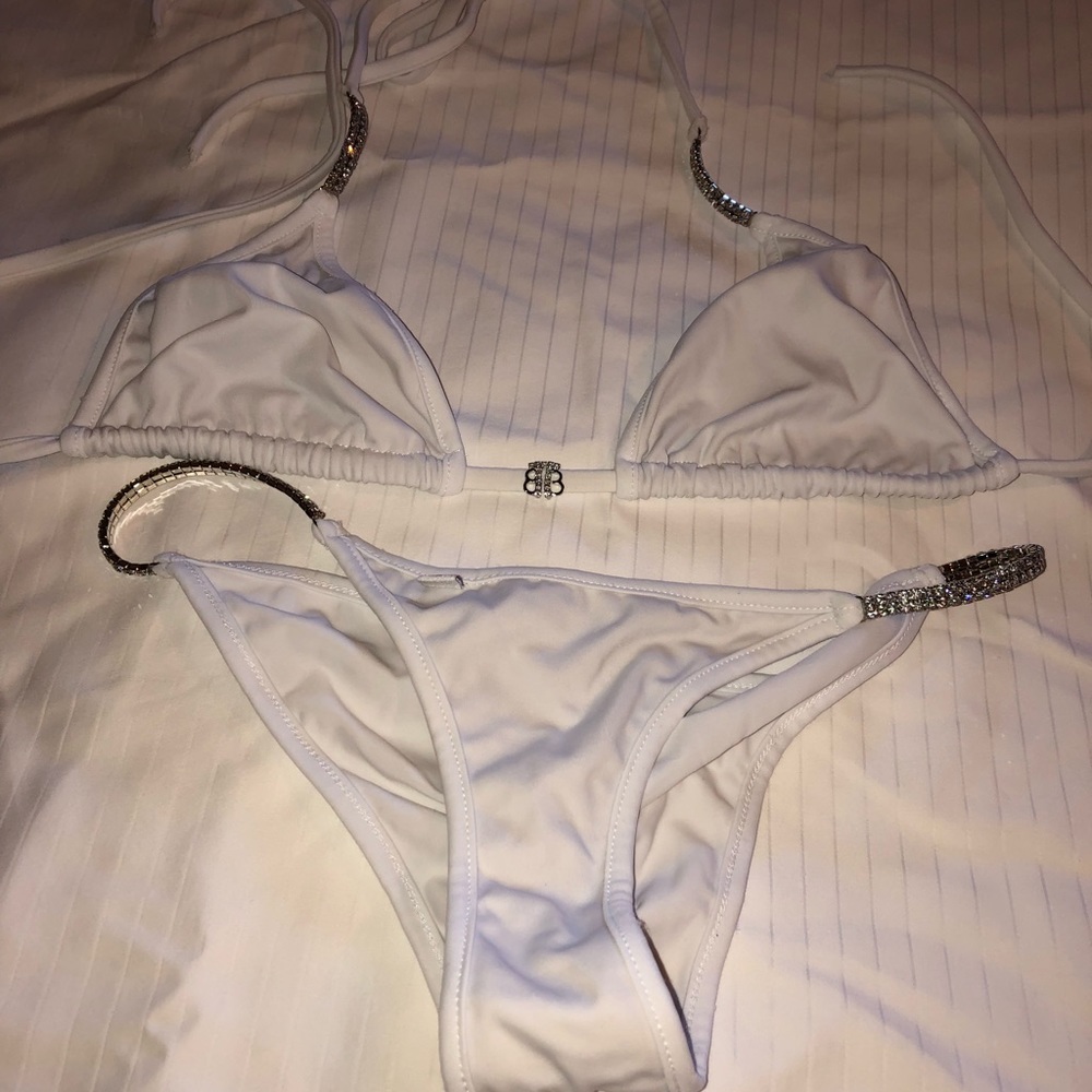 Bikini white no tag but never use.